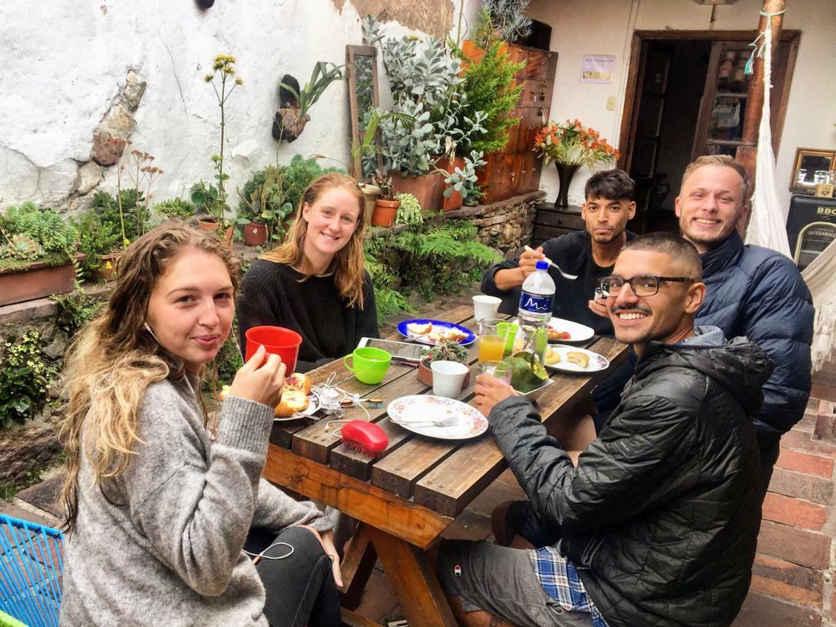 Alegrias Hostel Bogotá Esterno foto